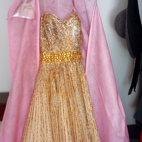 Gold sequined prom dress - Picture 1 of 3